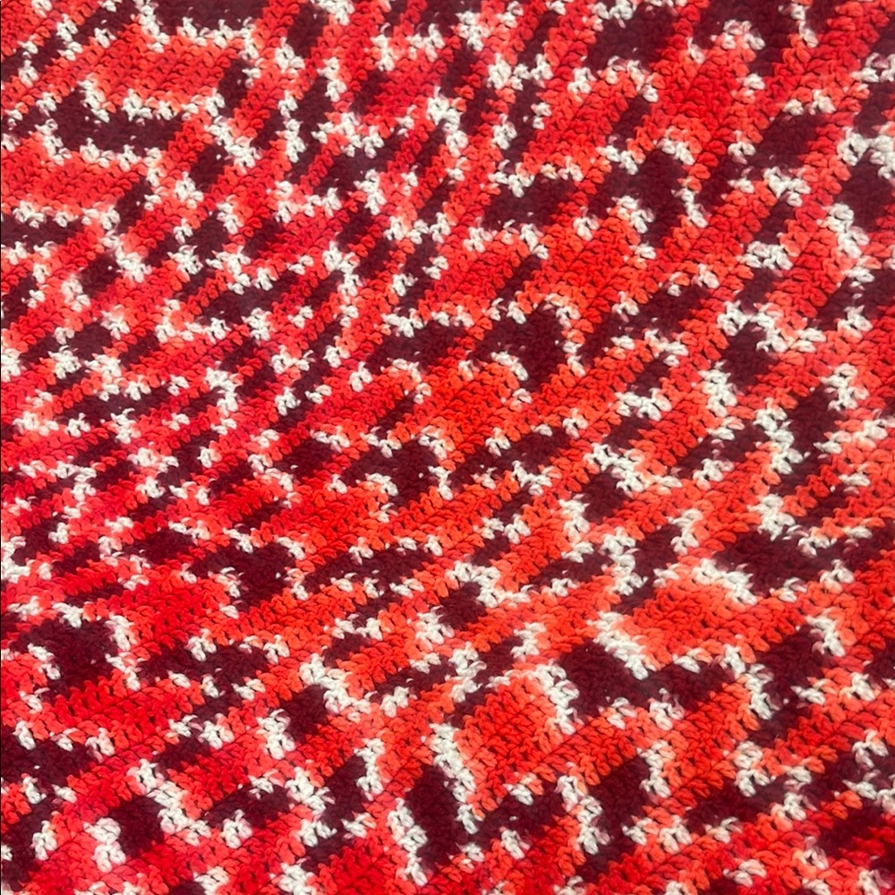 Red and White Knitted Blanket - Picture 2 of 3